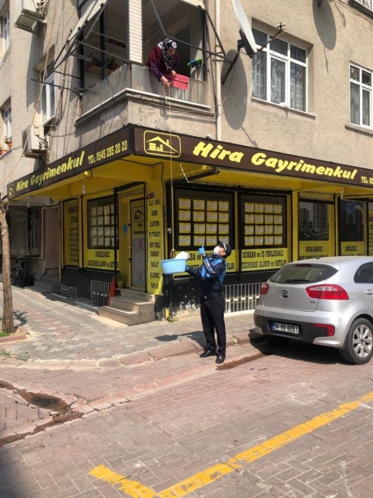 Vatandaşların Yardım Kolisi Kapılarına Kadar Götürüldü