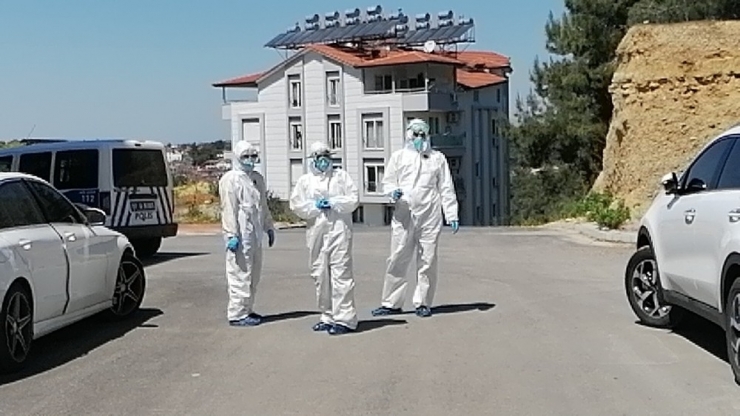 Yaşlı Adam Tek Başına Yaşadığı Evde Ölü Bulundu, Ekipler Özel Kıyafetle Eve Girdi