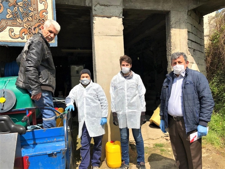 Muhtar Tüm Köyü Baştan Sona Dezenfekte Etti