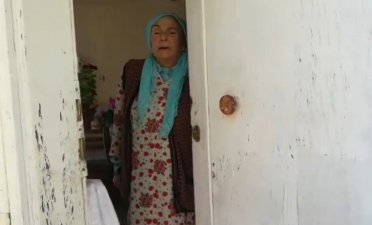 85 Yaşındaki Reyzan Teyzenin Su Saatini Değiştirdiler