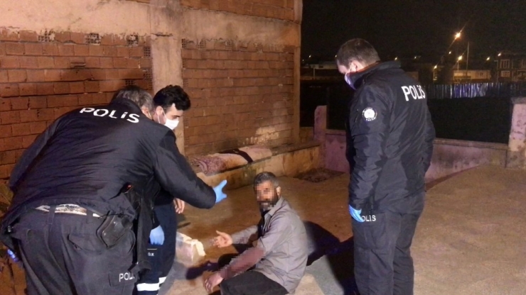 Evde Alkol Aldıkları Arkadaşlarını Bıçaklayıp Kaçtılar