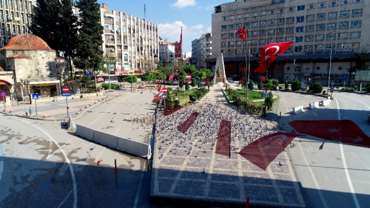 Adana’nın Meydanları Güvercinlere Kaldı