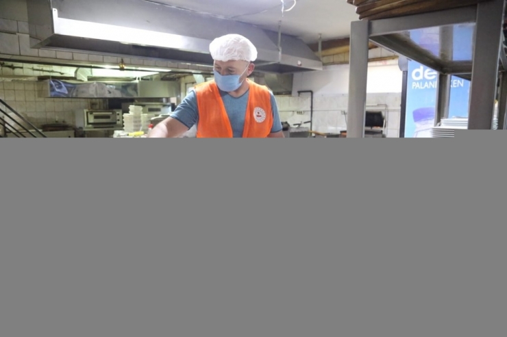 80 Yaşındaki Menşure Teyze Önerdi, Dut Pekmezi Kahvaltı Menüsüne Girdi