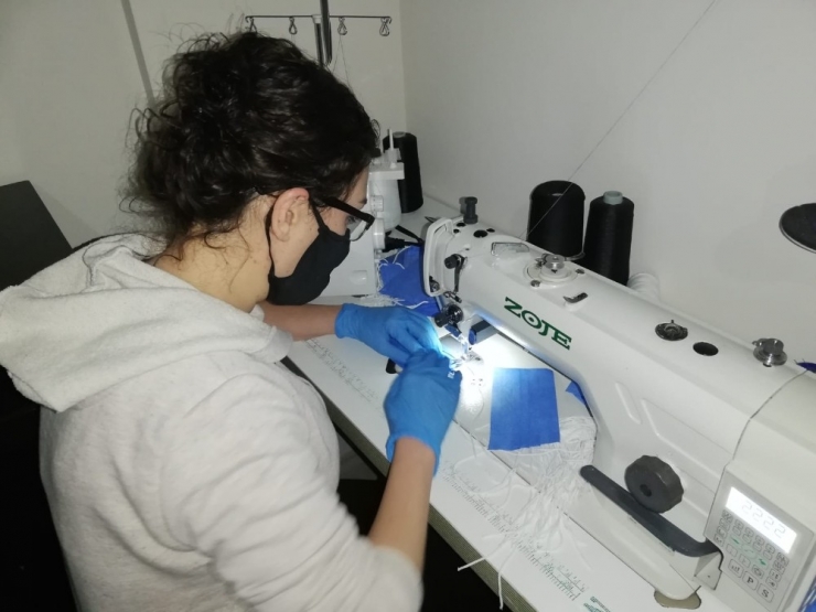 Taşova Halk Eğitim Merkezi’nden Koruyucu Maske Üretimi