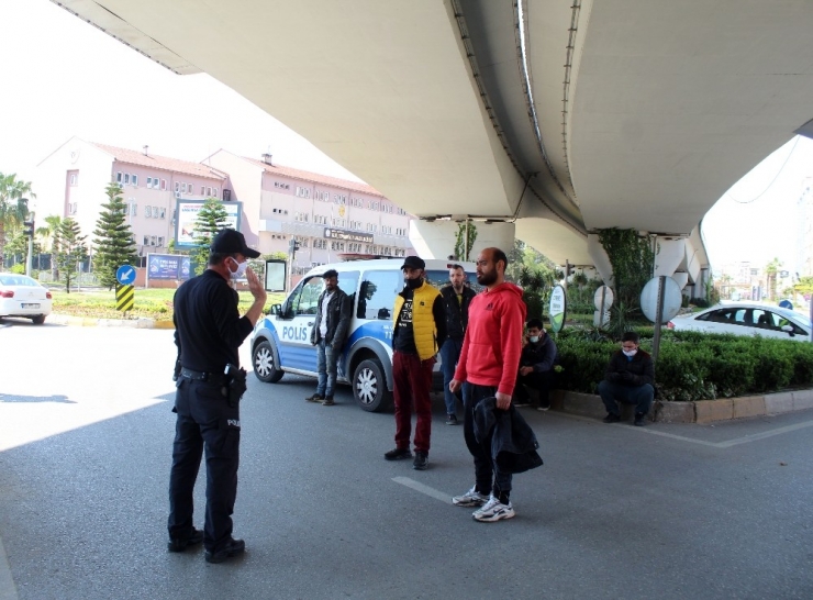 Antalya’da Sokağa Çıkma Yasağını Delen Vatandaşlara Ceza Yağdı