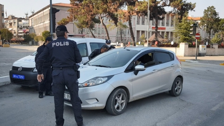 Sokağa Çıkanlara Ceza Yazıldı