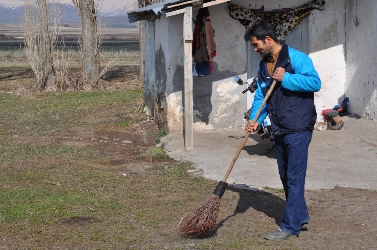 Kars’ta Yaşayan 6 Nüfuslu Çobandan "Biz Bize Yeteriz Türkiyem" Kampanyasına Destek