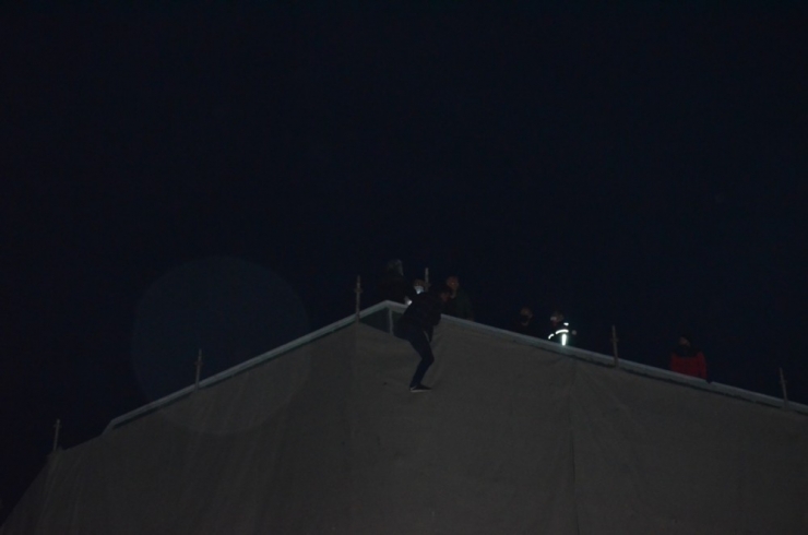 Karantina Altındaki Ailesini Göremediği İddia Eden Vatandaş İntihara Kalkıştı