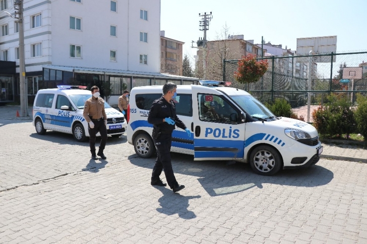 Bolu’da, Yardım İstedikleri Polisleri Pasta Ve Alkışlarla Karşıladılar