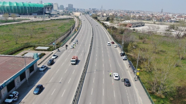 Sokağa Çıkma Yasağının 2. Gününde De Polisler Kuş Uçurtmadı