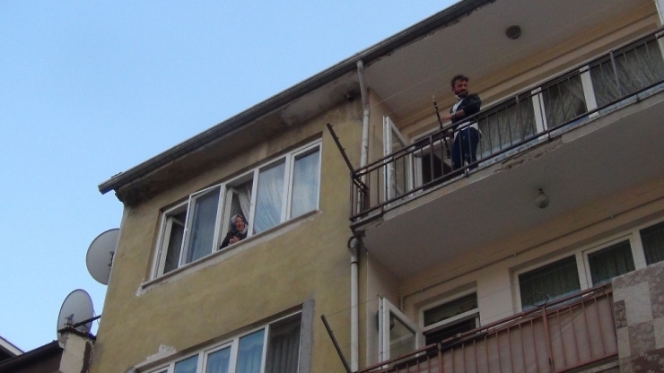 Komşularına Klarnet Konseri Verdi