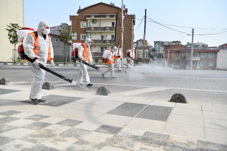 Çayırova’da Boş Kalan Caddeler Dezenfekte Ediliyor