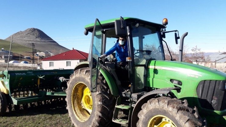 Çiftçilerin Tohum Ekme Mesaisi Başladı