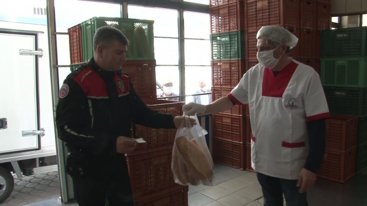 Yunus Timleri Ekmeksiz Kalan Ailenin İmdadına Yetişti