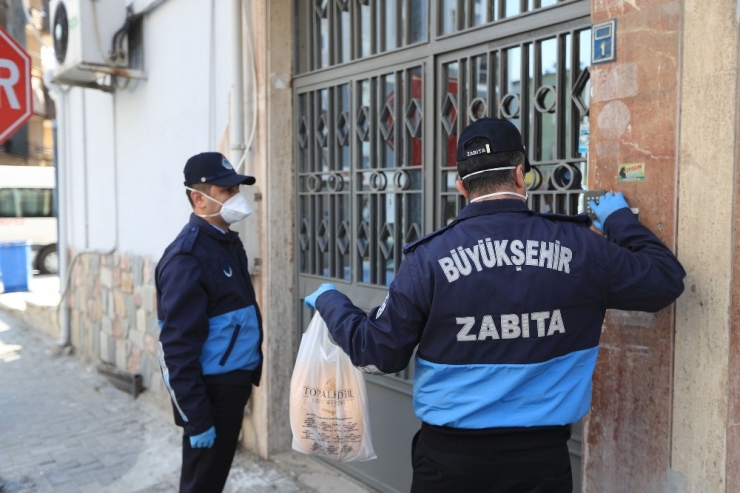 Denizlililer Evinde Kalıyor Büyükşehir Belediyesi İhtiyaçları Karşılıyor