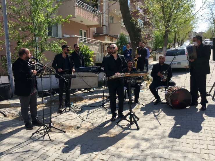 Keşanlılar ‘Sosyal Konser’ İle Moral Buldu