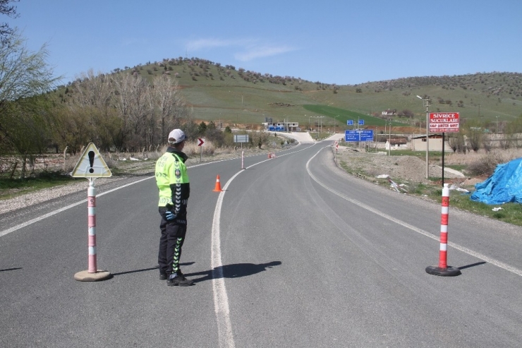 Mahallenin Karantinaya Alındığı Sivrice İlçesine Giriş Ve Çıkışlar Kısıtlandı