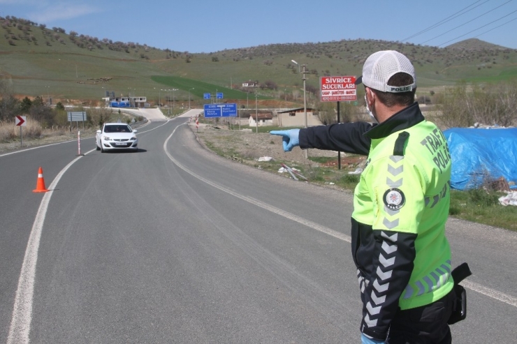 Mahallenin Karantinaya Alındığı Sivrice İlçesine Giriş Ve Çıkışlar Kısıtlandı