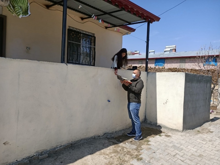 Tuzluca İlçe Milli Eğitim Müdürlüğü’nden ’’Kitapla Kal,evde Kal’’ Projesi