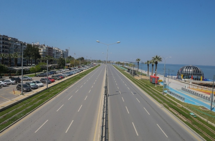 İzmirliler Sokağa Çıkma Yasağına Uydu