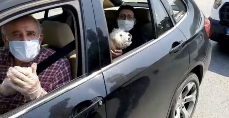 Köpeğini Ameliyata Götüren Çiftle Polisin Diyaloğu Dikkat Çekti