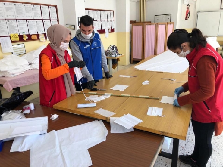 Gençlere Maske Yapımı Dersi Verildi
