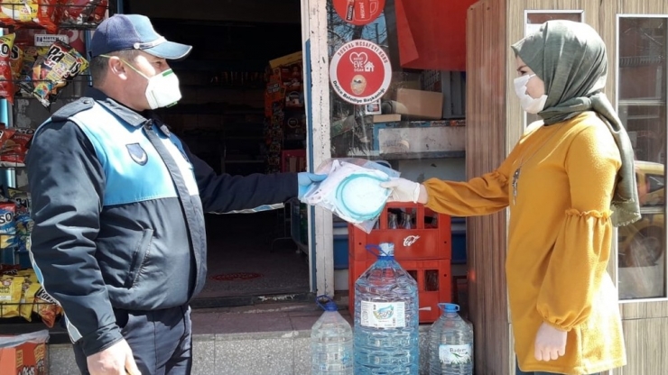 Delice Belediyesi, Yüz Koruyucu Siperlik Ve Maske Dağıttı