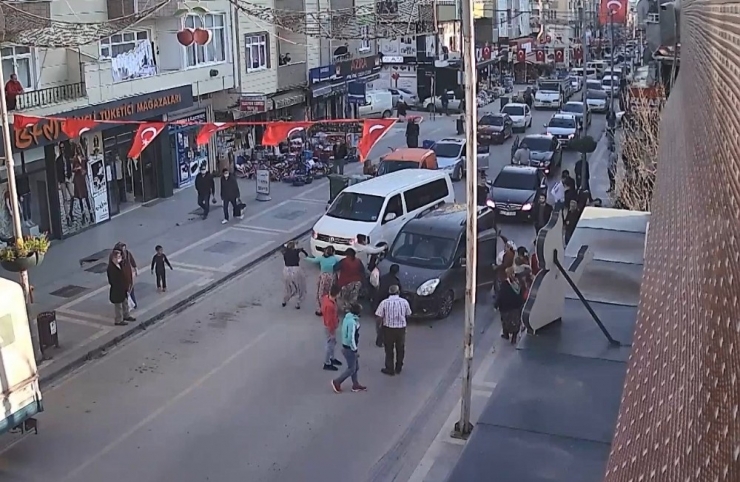 Sokağa Çıkma Yasağını İhlal Eden Çocuk, Hızla Gelen Aracın Altında Kaldı