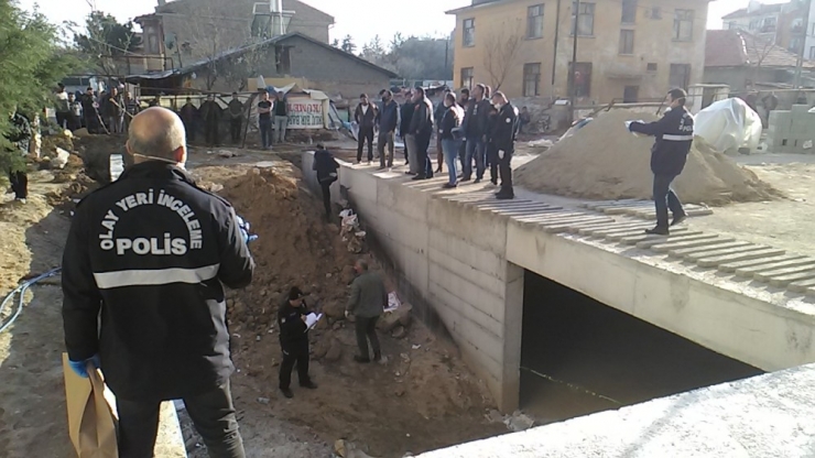 Kayıp Çocuk Su Birikintisinde Ölü Bulundu