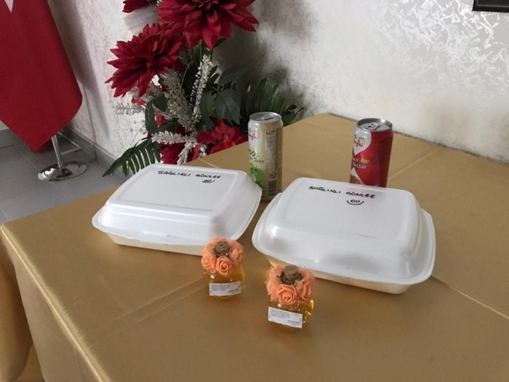 Milli Eğitim Müdürü’nden Sağlık Çalışanlarına Jest