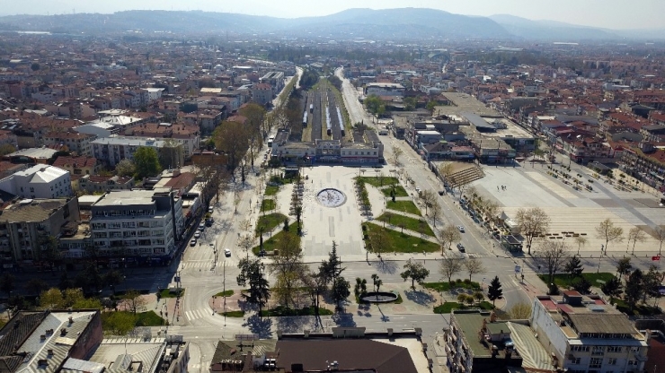 Yasağın 2’nci Gününde Sakarya Sokakları Havadan Görüntülendi