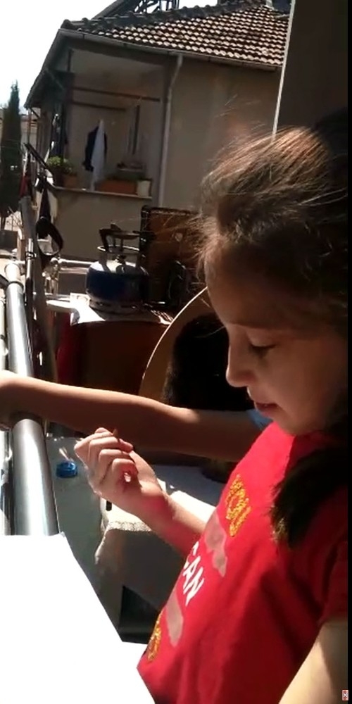 Balkondan Balkona "İsim Şehir" Oynadılar