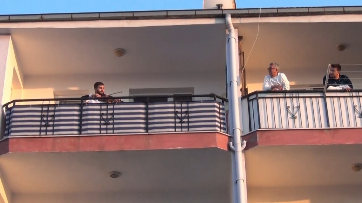 Korona Virüse Keman Resitali