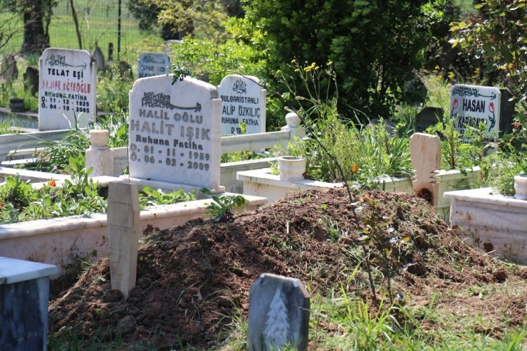 Koronayı Yenip Beyin Kanamasından Ölen Resmiye Nine Son Yolculuğuna Uğurlandı