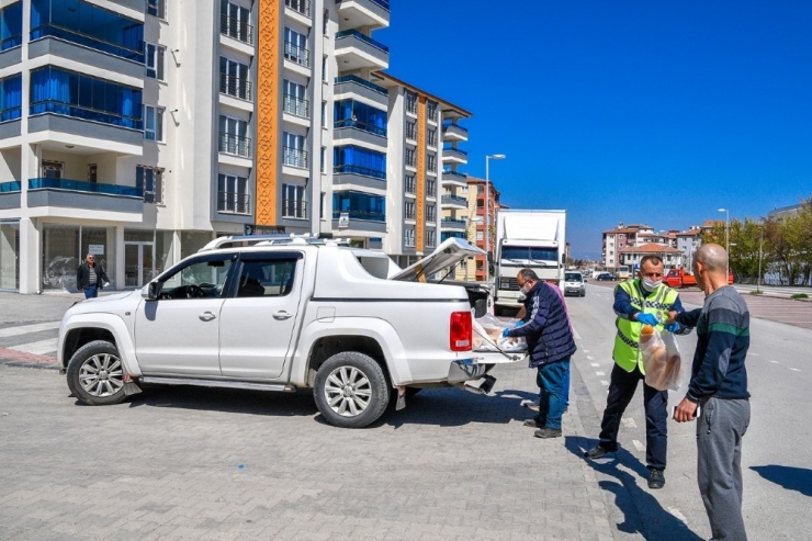 Belediye 50 Kuruşa Ekmek Dağıttı