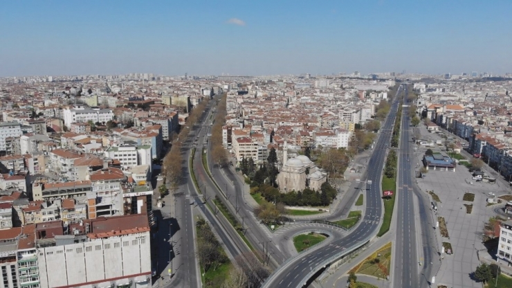 Fatih’in En İşlek Caddeleri Bomboş Kaldı