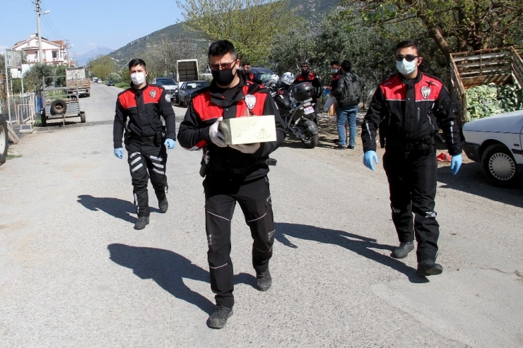 Polisliğe İlgi Duyan Engelli Gence Polislerden Pastalı Sürpriz
