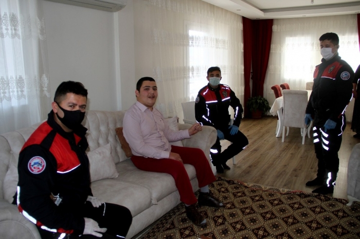 Polisliğe İlgi Duyan Engelli Gence Polislerden Pastalı Sürpriz