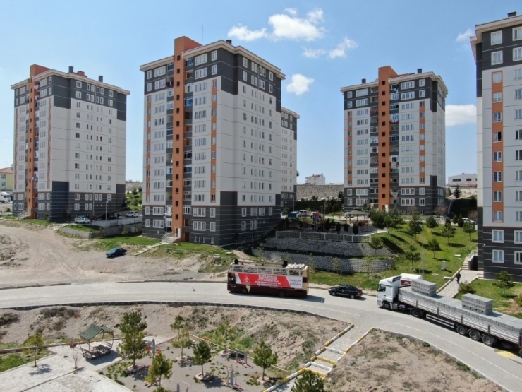 “Evde Kal” Çağrısına Uyan Nevşehirlilere Moral Konseri Düzenlendi