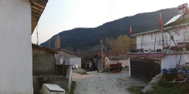 ‘Bizim Yüzümüzden Kimse Hasta Olmasın’ Diyen 5 Çocuk Evden Çıkmıyor