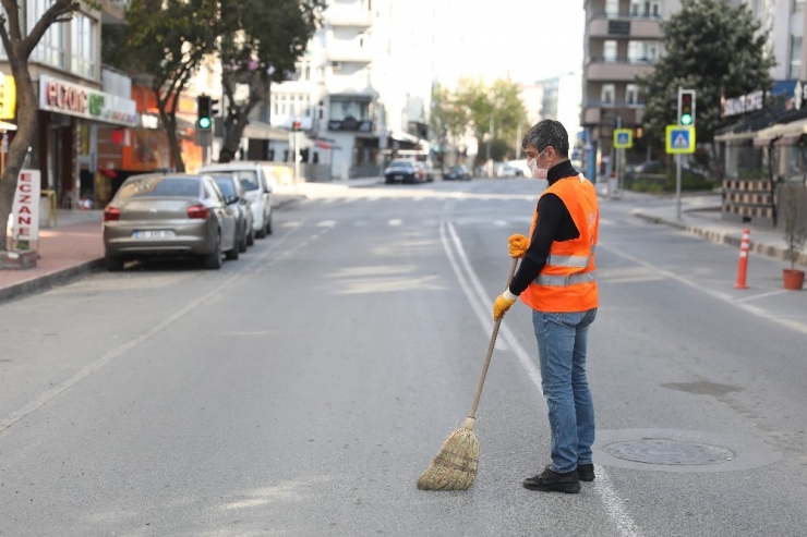 Yasağı Fırsat Bilen Belediye Sokaklarda Virüs Avladı