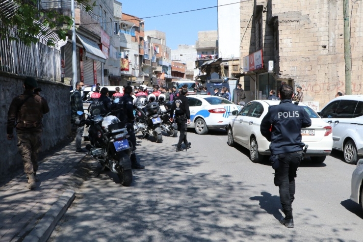 Cezadan Kurtulmak İçin Polise Saldırdılar