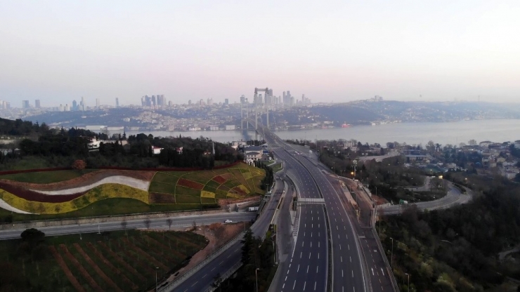 Sokağa Çıkma Yasağı Nedeniyle Boş Kalan 15 Temmuz Şehitler Köprüsü Havadan Görüntülendi