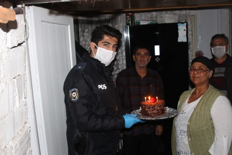 40. Yıllarını Vefa Ekiplerinin Getirdiği Pasta İle Kutladılar