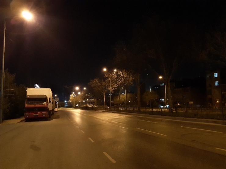 İstanbul’da Akşam Saatlerinde Korona Sessizliği