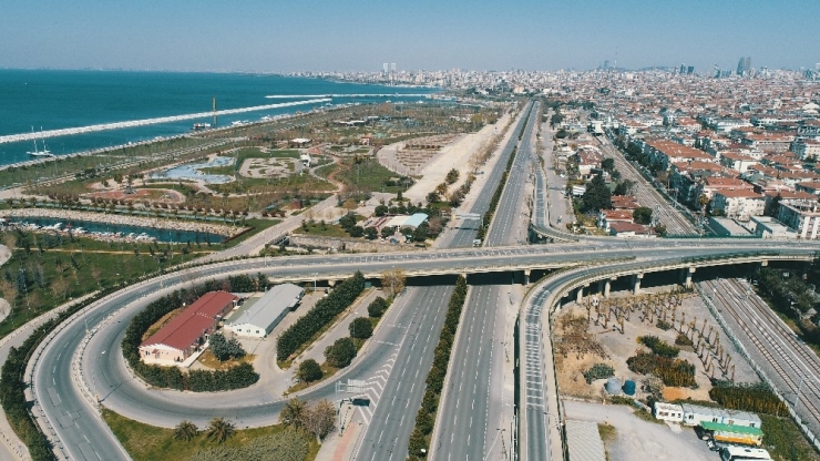 Sokağa Çıkma Yasağının 2’nci Gününde Boş Kalan İstanbul’un Sahilleri Havadan Görüntülendi