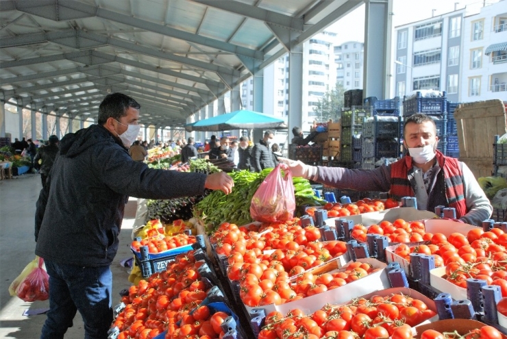Tokatlılar Pazar Alışverişini İhmal Etmedi