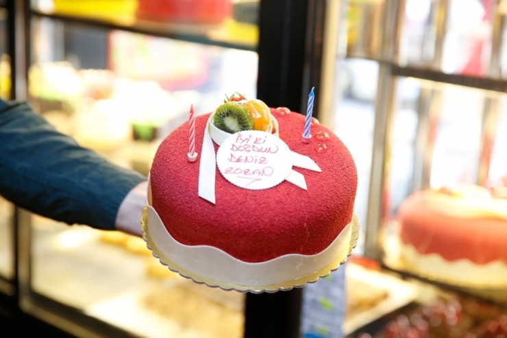 Sultangazi Belediyesi’nden Doğum Günü Sürprizi