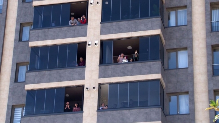 "Kavga Var" Diye Çağırdılar, Polise Baklava İkram Ettiler