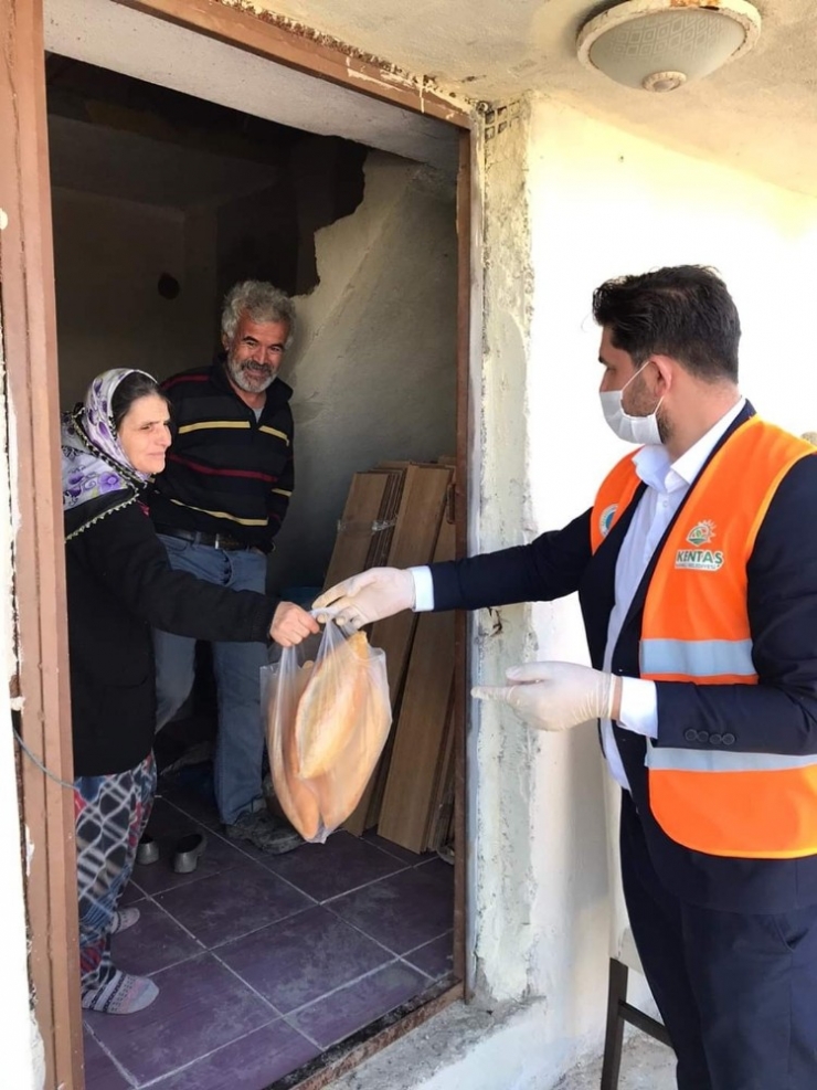 İhtiyaç Sahibi Bin Aileye Ekmek Dağıttılar